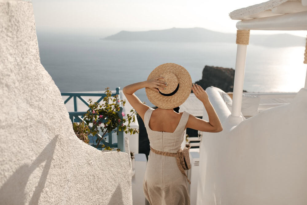 Γυναίκα ταξιδεύει τον δεκαπενταύγουστο