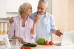 Healthy couple eatigng healthy