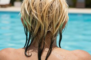hair gets green after pool