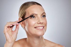 applying mascara